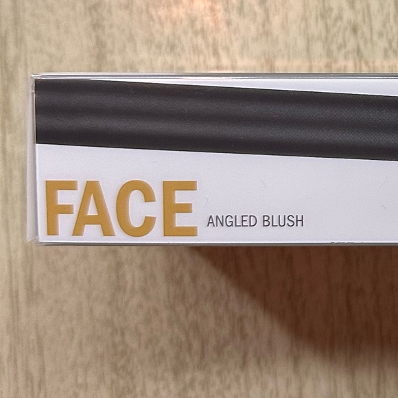 Japonesque Angle Blush Brush - Picture 3 of 9